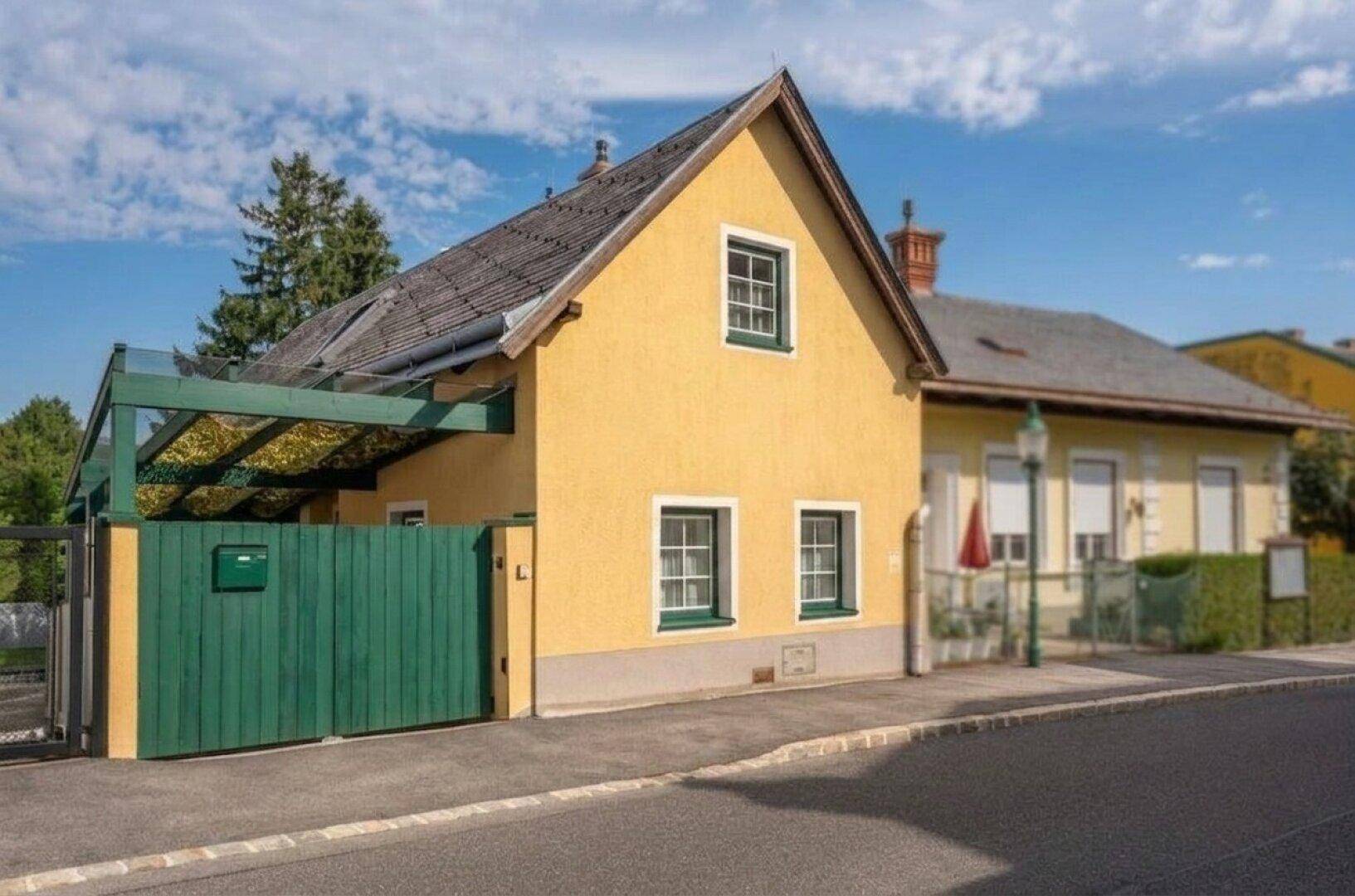 Entzückendes, generalsaniertes Winzerhaus mit Carport und Traumgarten