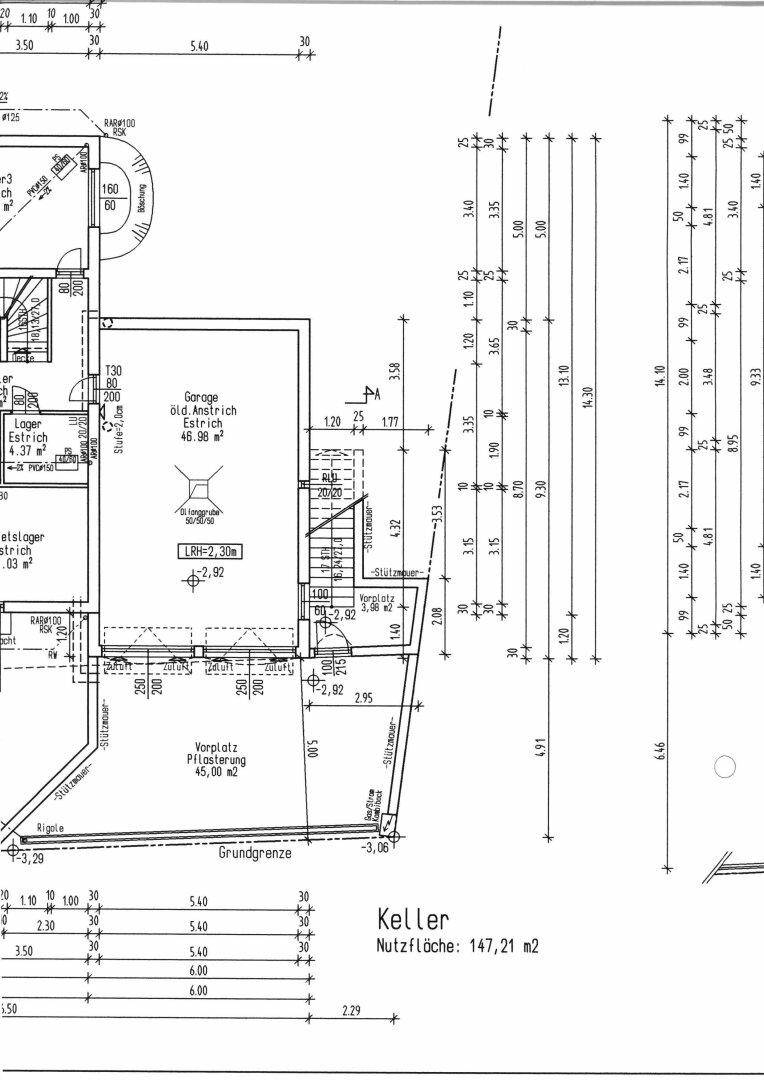 Übersichtlicher Grundriss des Kellergeschosses mit Garage und Nutzflächenangabe.