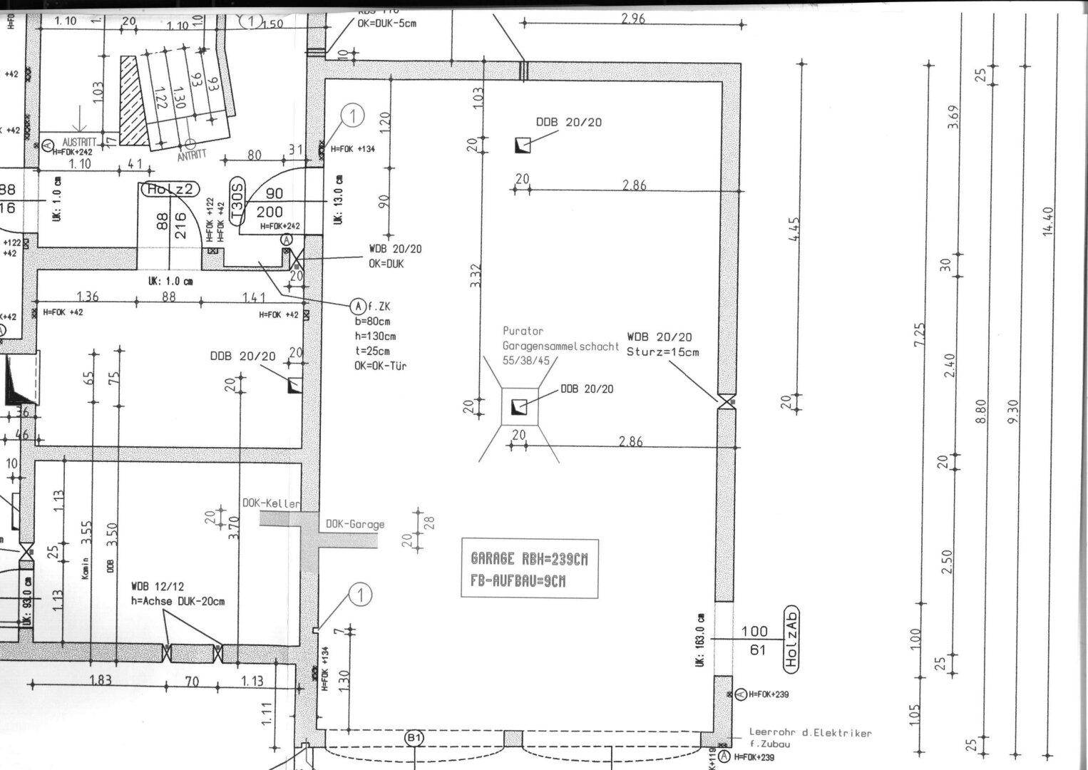 Grundrissdetail der Garage und angrenzender Bereiche im Untergeschoss des Gebäudes.