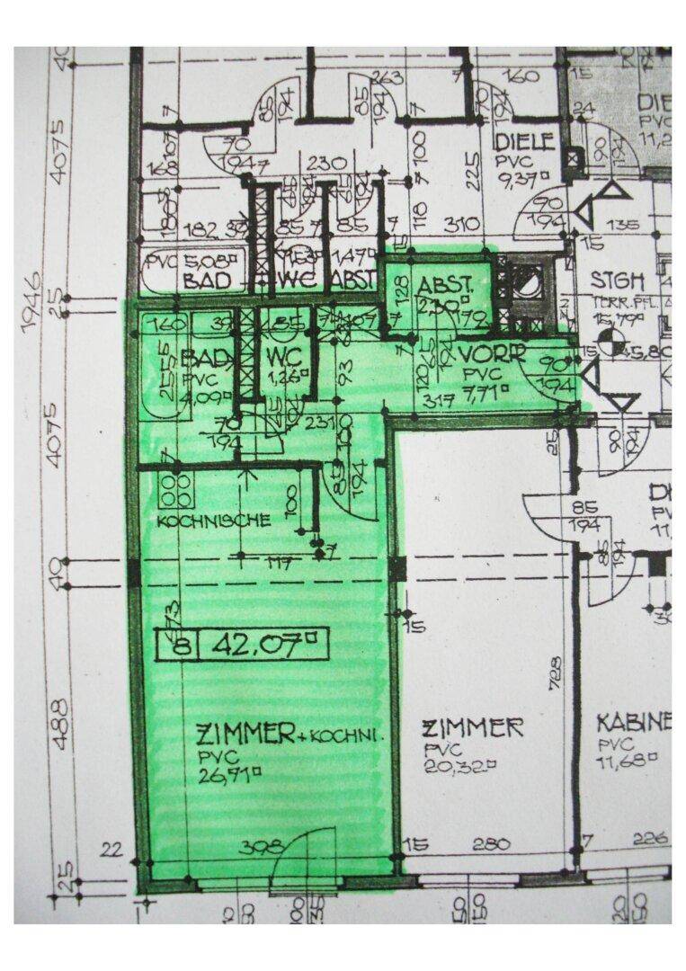 Grundrissplan mit hervorgehobenen Bereichen für Zimmer und Kochnische.