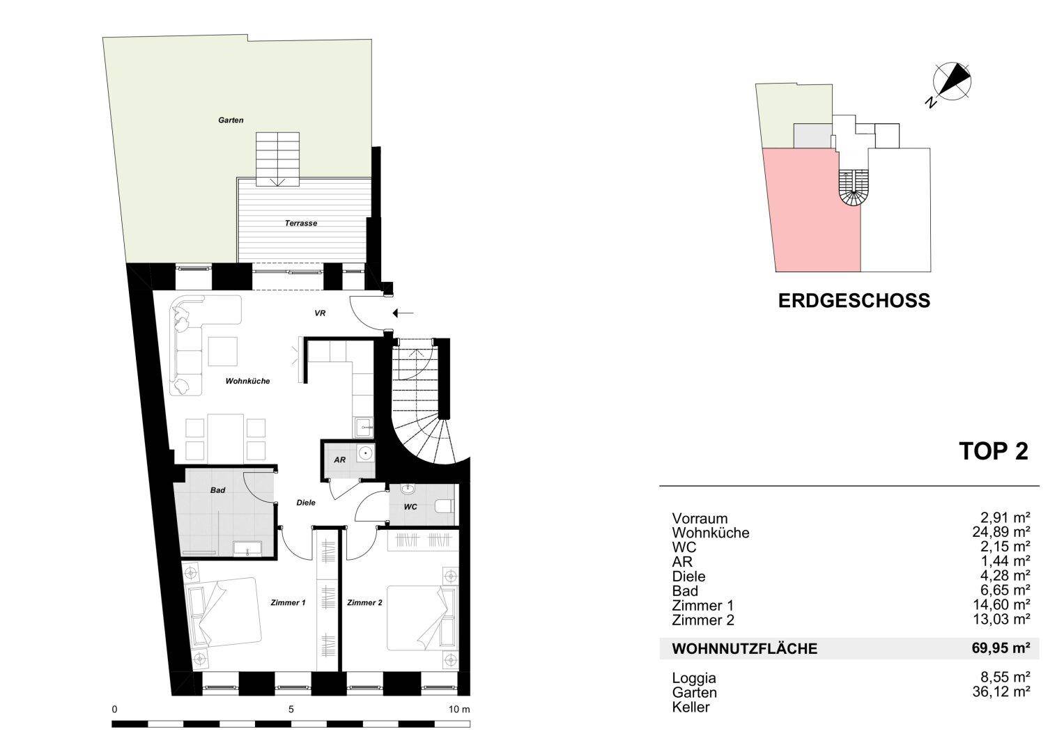 Grundriss des Erdgeschosses (TOP 2) mit offener Wohnküche, zwei Zimmern, Bad, WC, Terrasse und großem Garten.
