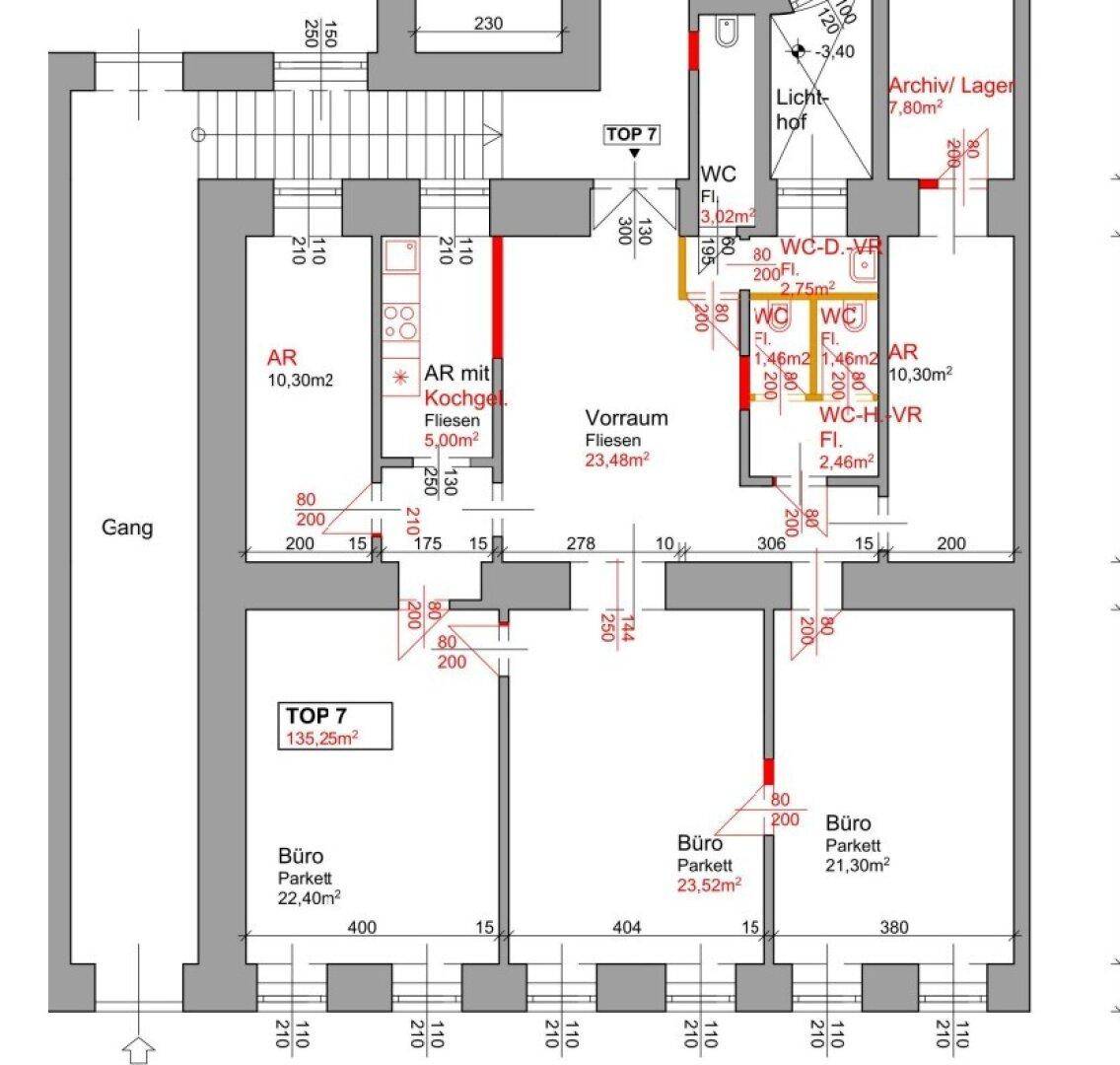 Grundriss zeigt eine Gewerbefläche mit Büros, Archiv und Toiletten auf 135,25 m².