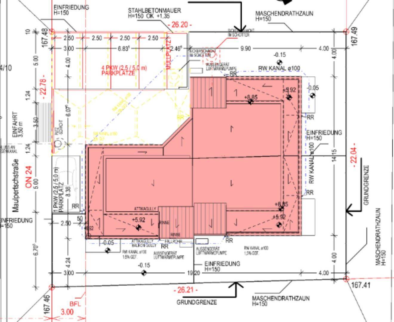 Lageplan des Grundstücks mit eingezeichneten Parkplätzen und Gebäudegrundriss.