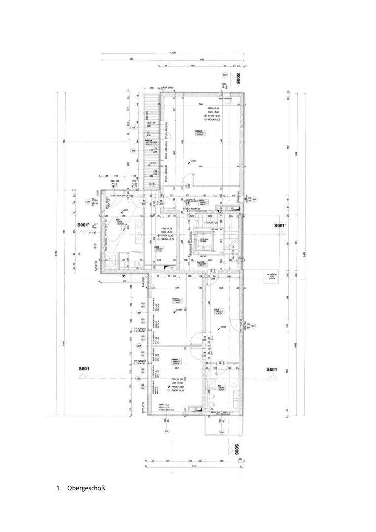 Grundriss des ersten Obergeschosses mit Schlafzimmern und Bädern.