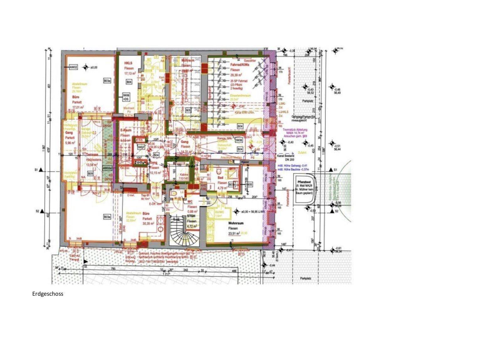 Grundriss des Erdgeschosses mit Wohnungen, Treppenhaus und Außenbereich.