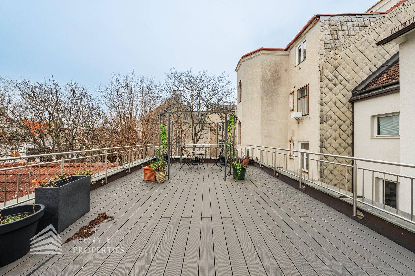 Vollsaniertes Haus mit 4 Einheiten und Rohdachboden, Nähe Sternwartepark - Ansicht 2