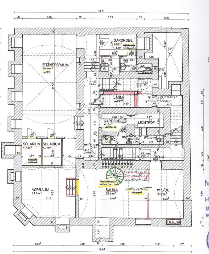 Detaillierter Grundriss des Erdgeschosses mit Fitnessraum, Sauna, Solarium und Lagerflächen.