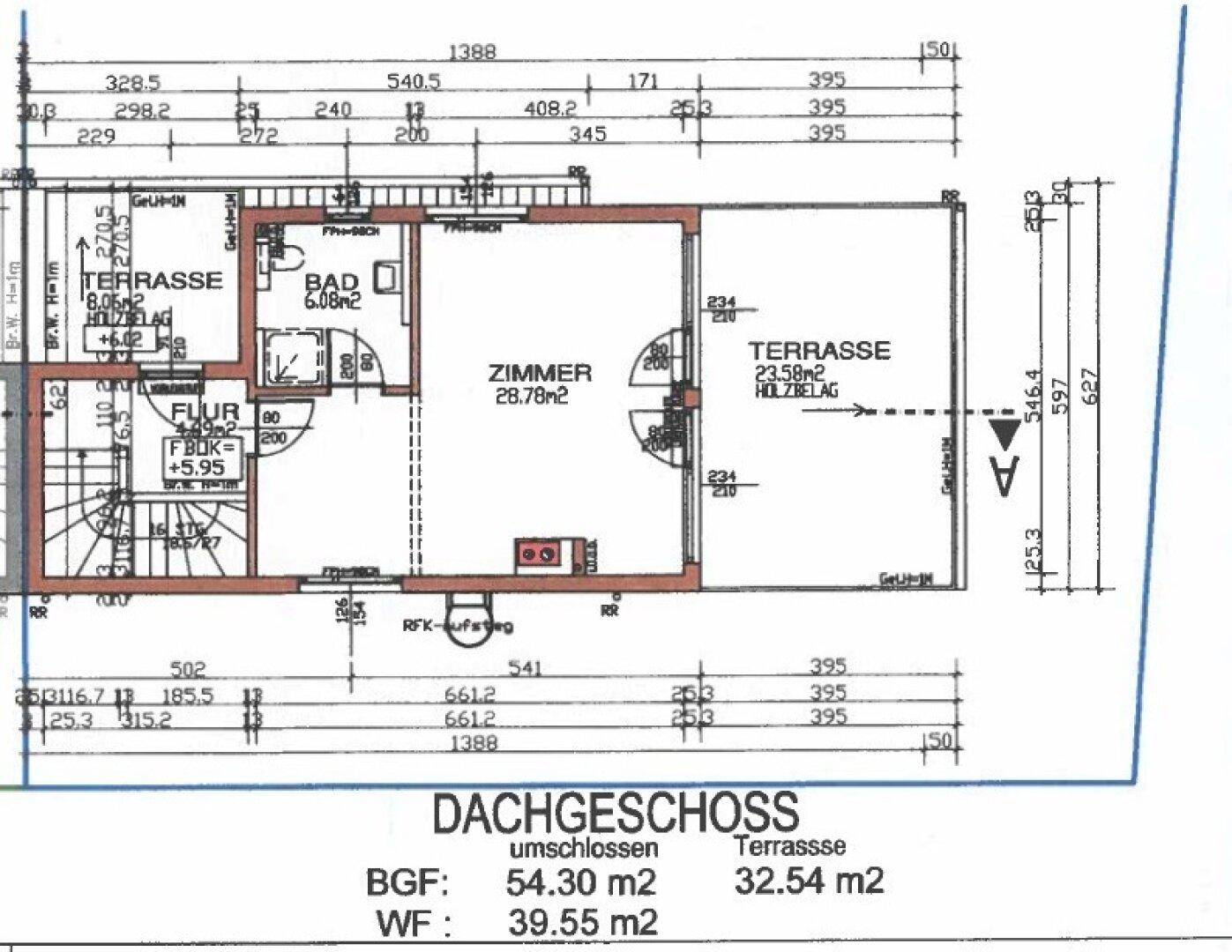 Grundriss des Dachgeschosses mit Zimmer, Bad und zwei Terrassenbereichen.