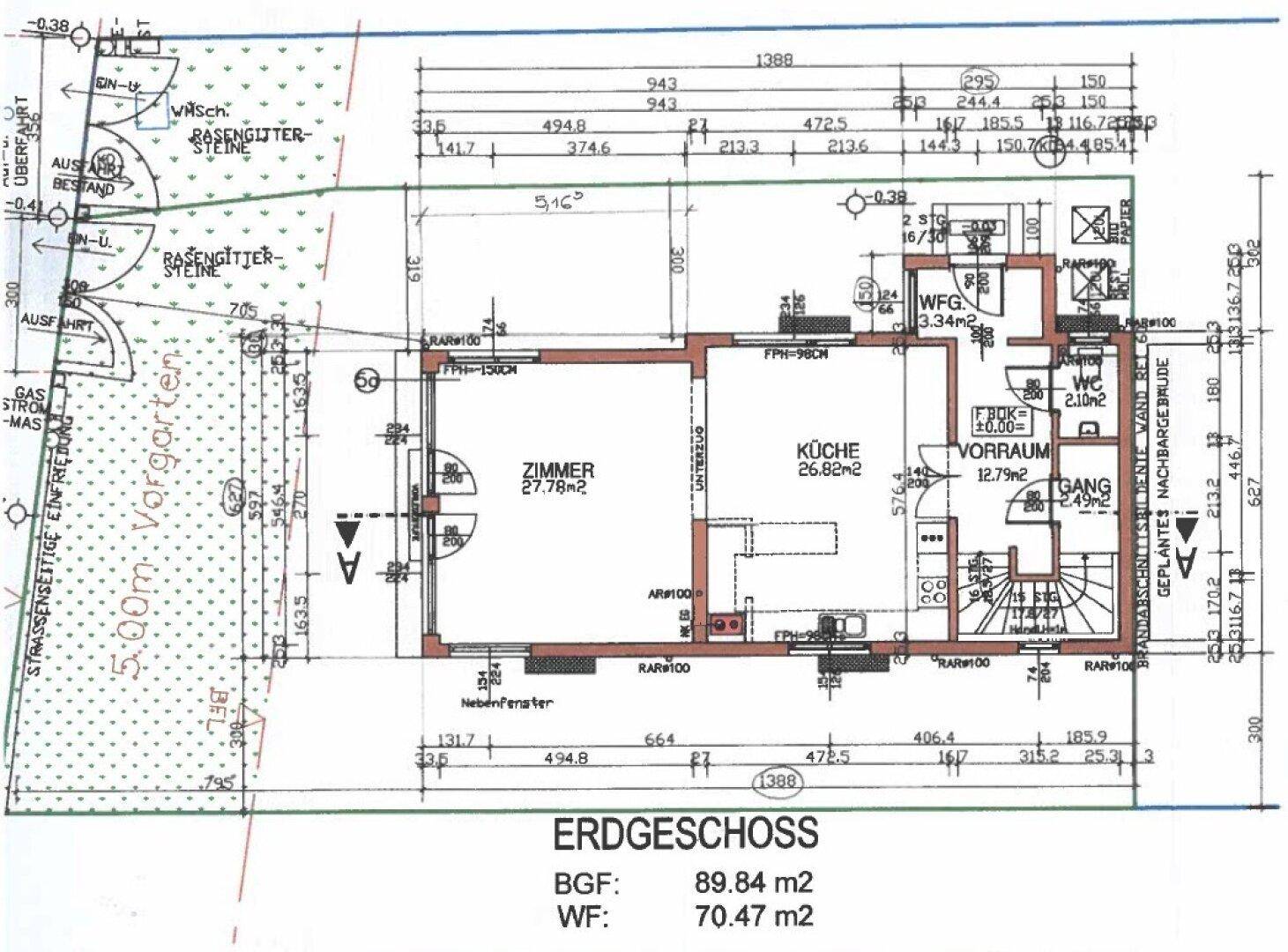 Grundriss des Erdgeschosses mit Zimmer, Küche, Vorraum und Zugang zum Vorgarten.