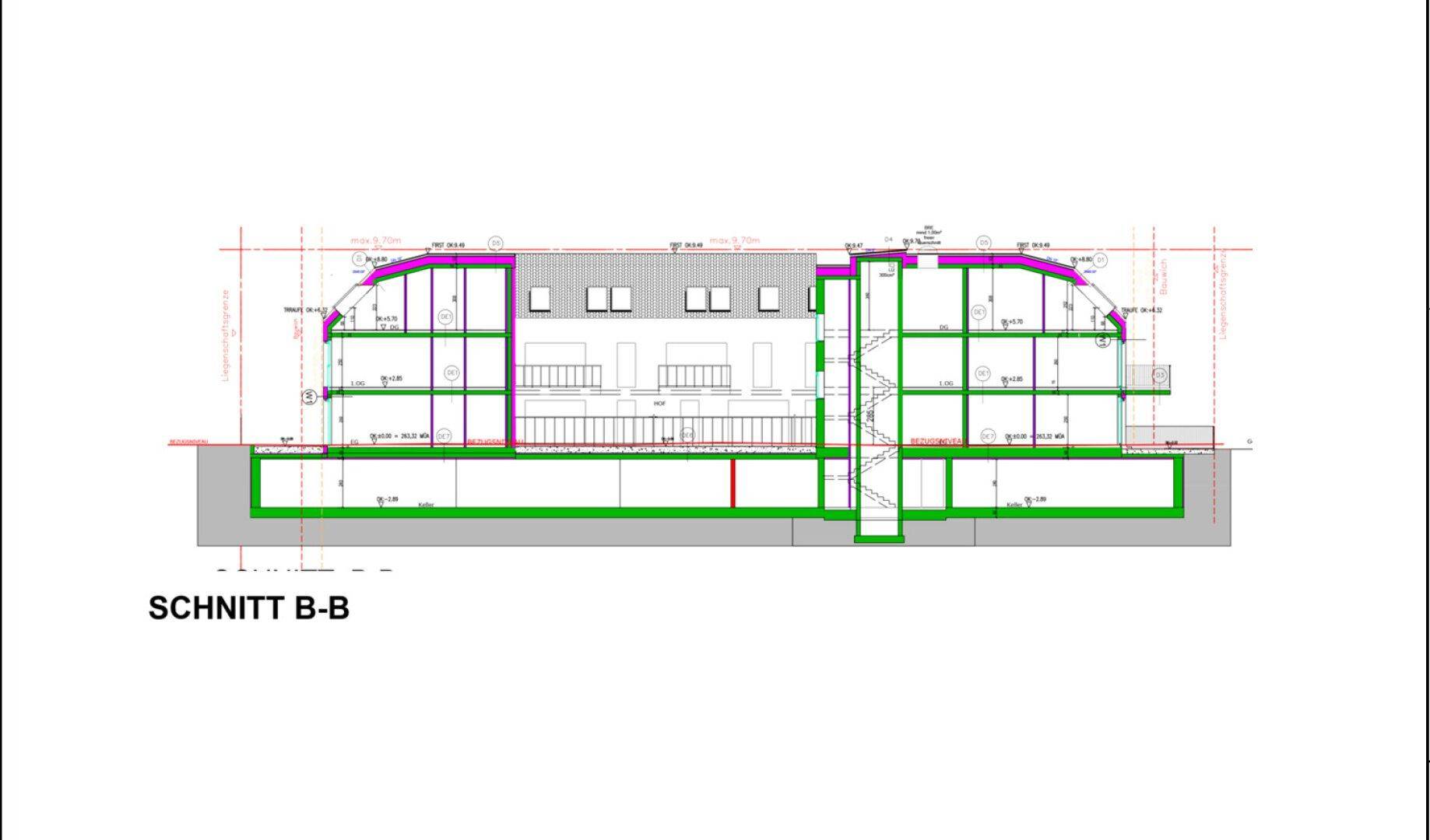Architektonischer Schnitt B-B zeigt die interne Struktur mit Treppen, mehreren Etagen und Dachfenstern.