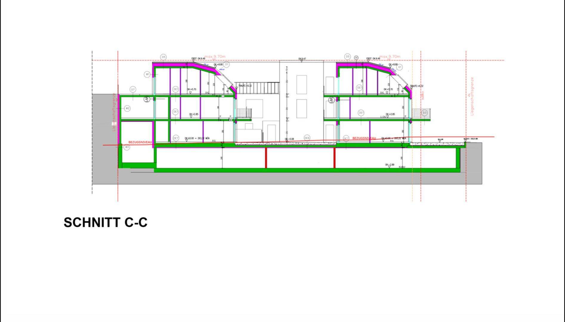 Architektonischer Schnitt C-C zeigt die vertikale Aufteilung des Gebäudes mit mehreren Stockwerken.