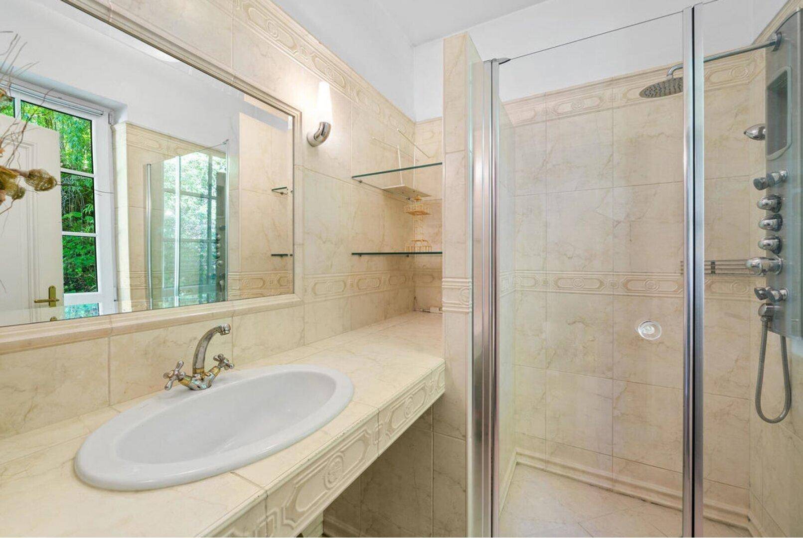 Wunderschöne Villa mit Pool und weitläufigem Grundstück, Nähe Pressbaum by Lifestyle Properties
