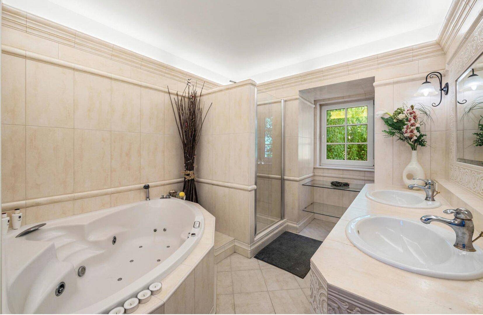 Wunderschöne Villa mit Pool und weitläufigem Grundstück, Nähe Pressbaum by Lifestyle Properties