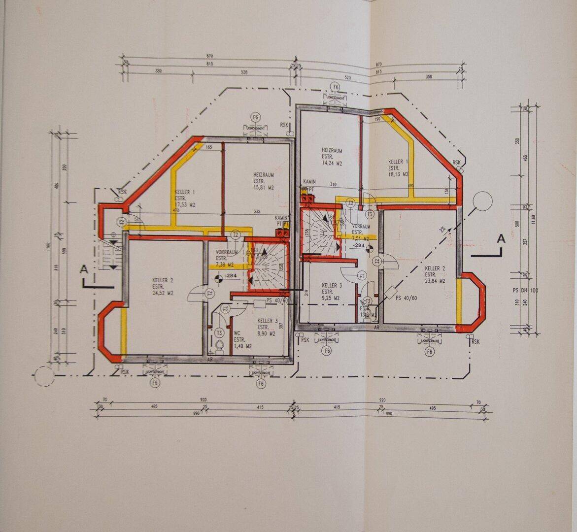 Grundriss des Kellergeschosses mit verschiedenen Kellerräumen und Heizraum.