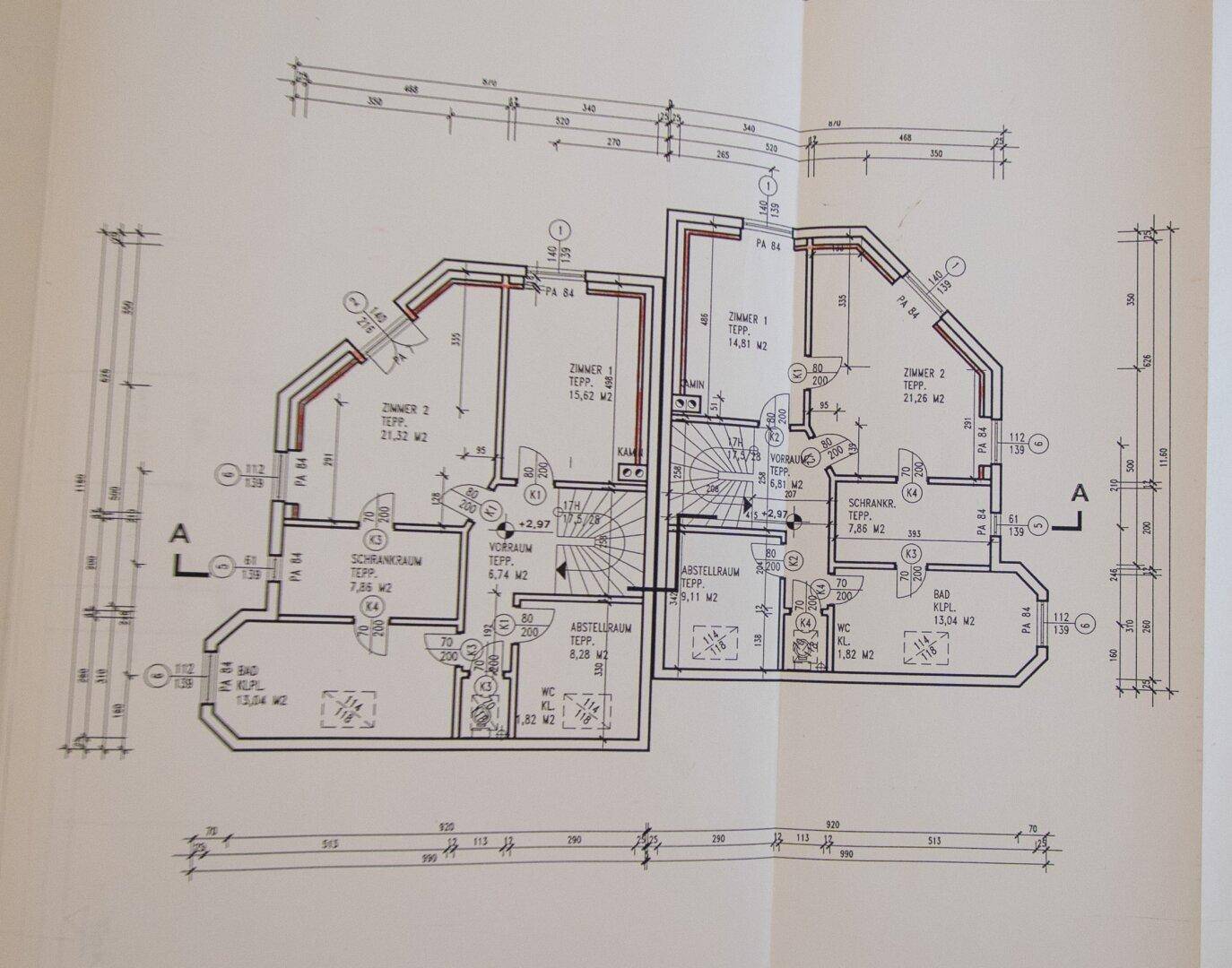 Grundriss des Dachgeschosses mit Zimmern, Abstellraum und Bad.