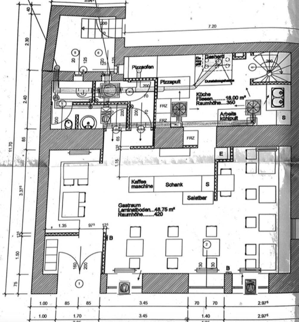 Detaillierter Grundriss des Gastraums und der Küche mit Flächenangaben und Raumhöhen.