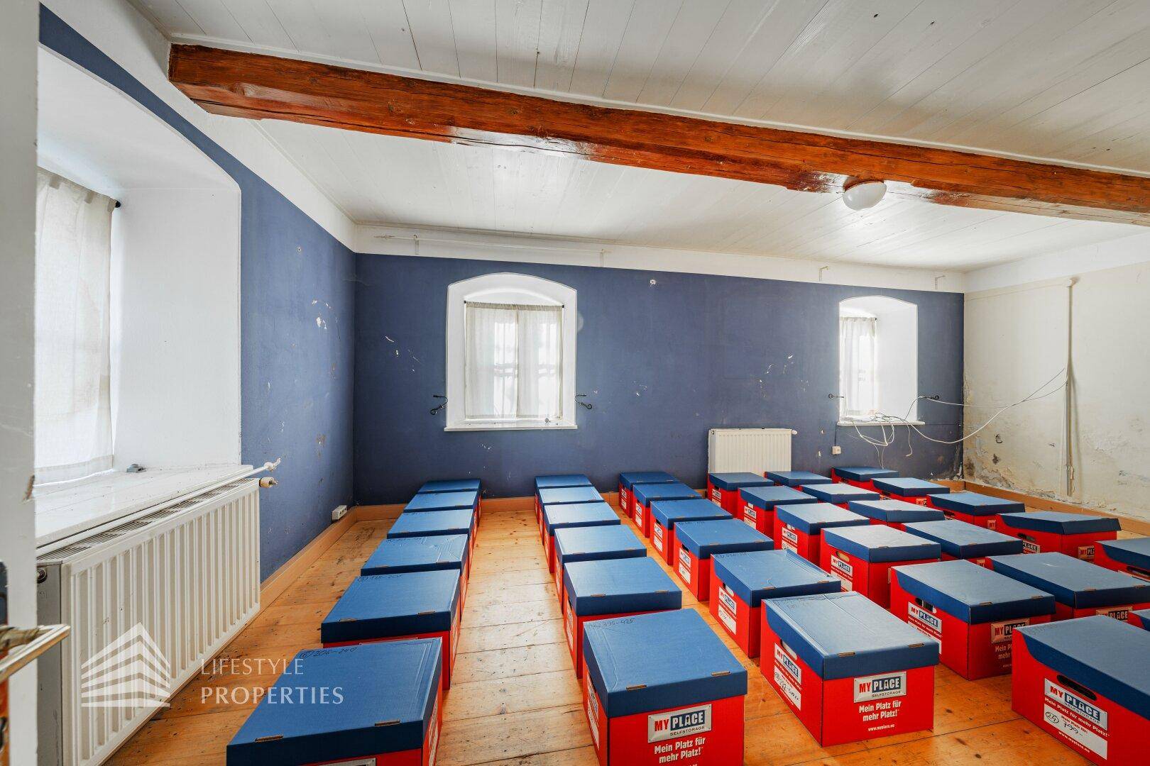 Grundriss des Untergeschosses mit mehreren Wohneinheiten und Terrassen.