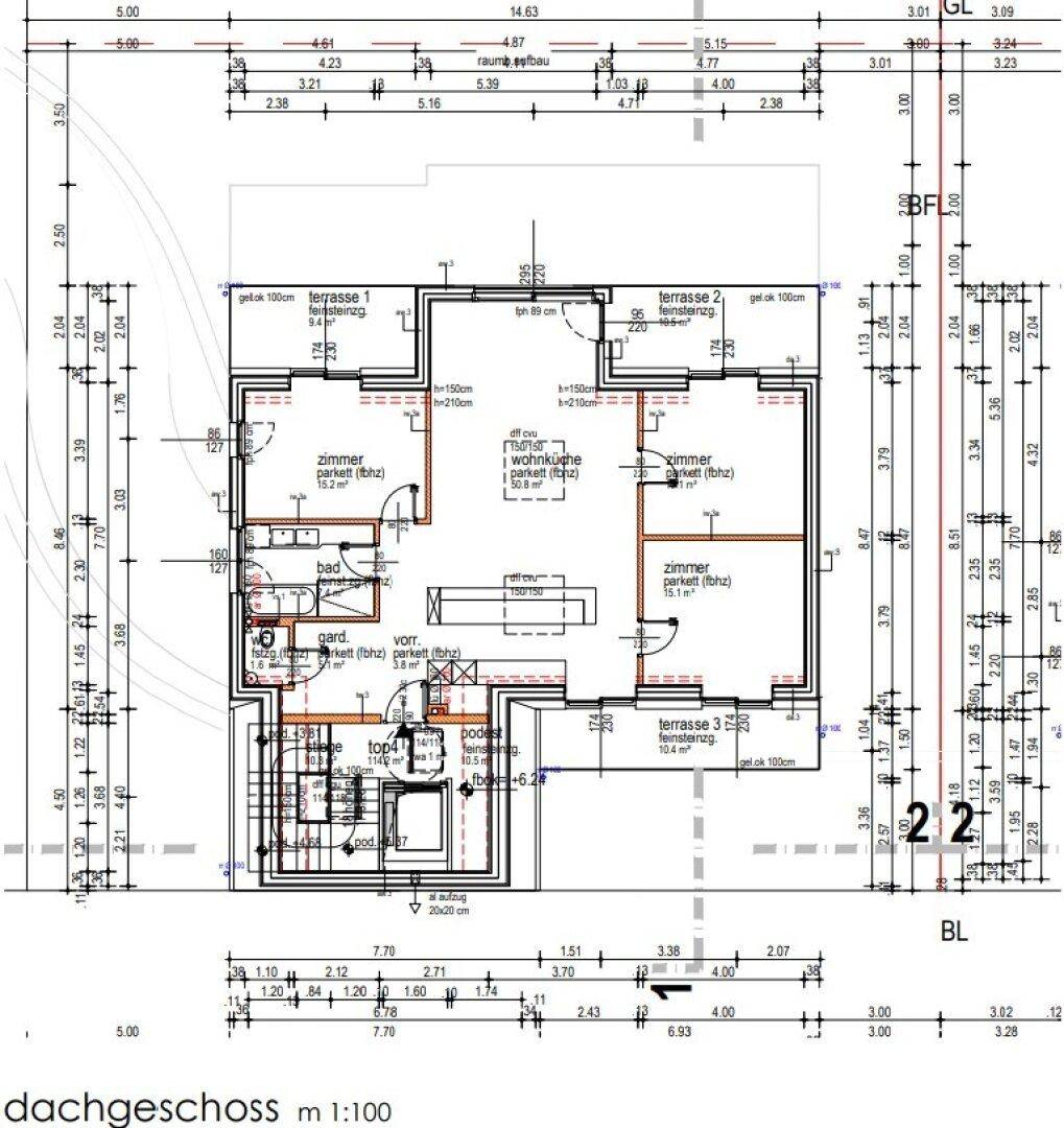 Grundriss des Erdgeschosses einer Wohneinheit mit Balkon und Vorgarten.
