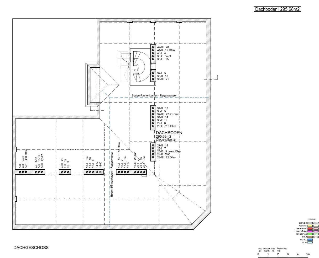 Grundriss des Dachgeschosses mit Dachbodenflächen und potenziellen Dachfenstern.