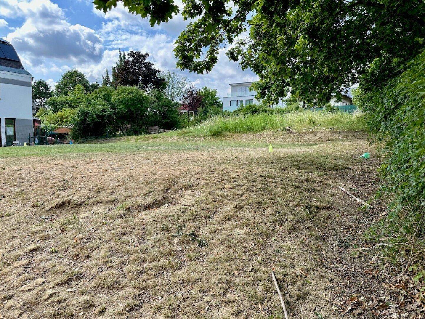Traumhaftes Baugrundstück mit Baubewilligung in einer der begehrtesten Lagen Grinzings - Ansicht 2