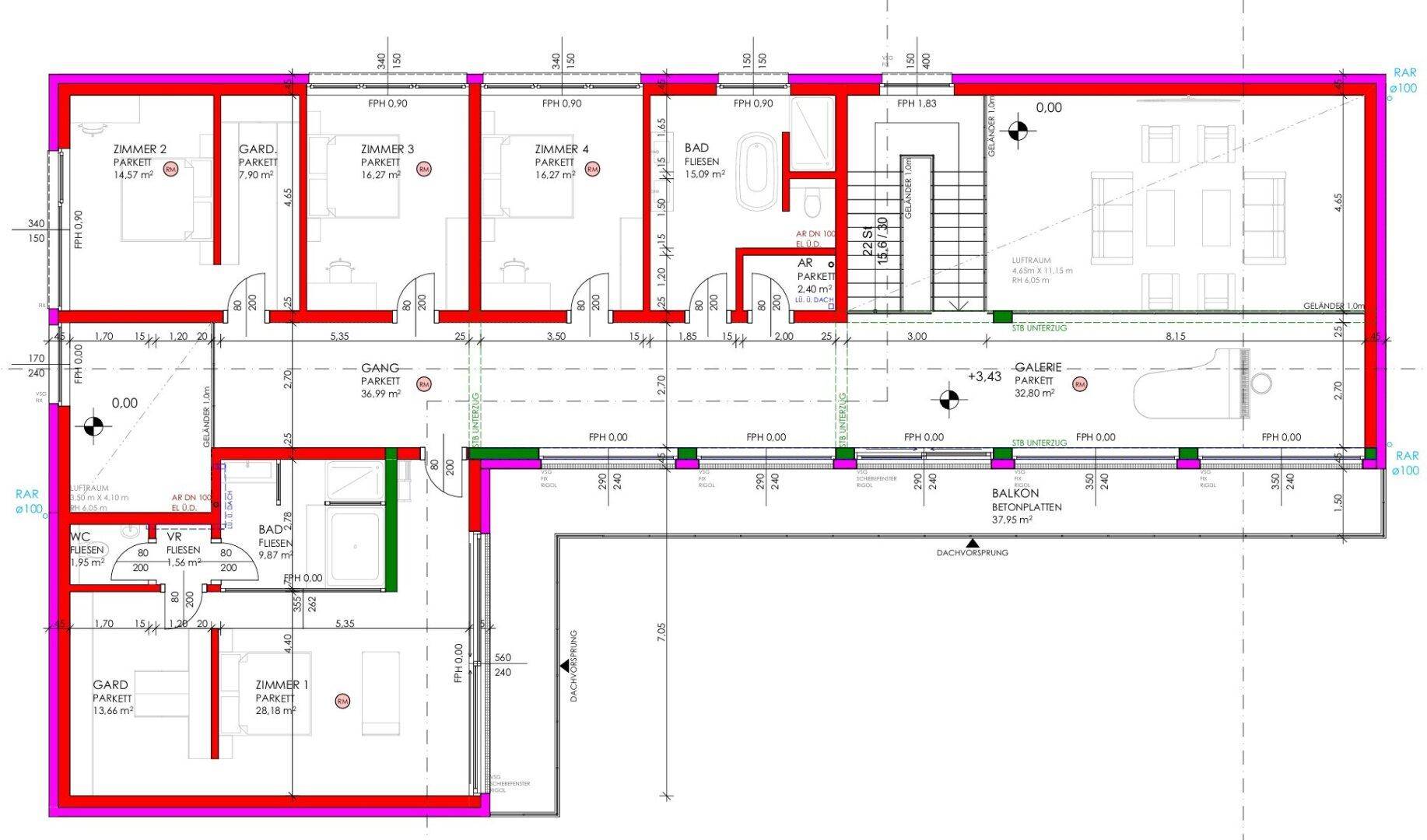 Grundriss des Obergeschosses mit mehreren Schlafzimmern, Bädern und einem Balkon.