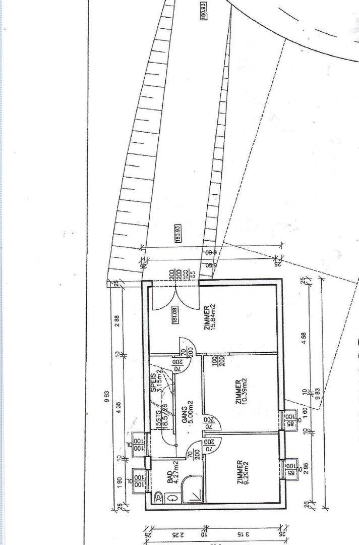 Grundriss des Obergeschosses mit Schlafzimmern, Bad, Flur und praktischem Abstellraum.
