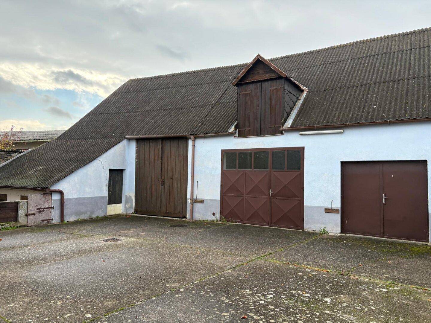 Größzügiges Zweifamilienhaus im Herzen von Breitenbrunn - Mehr
