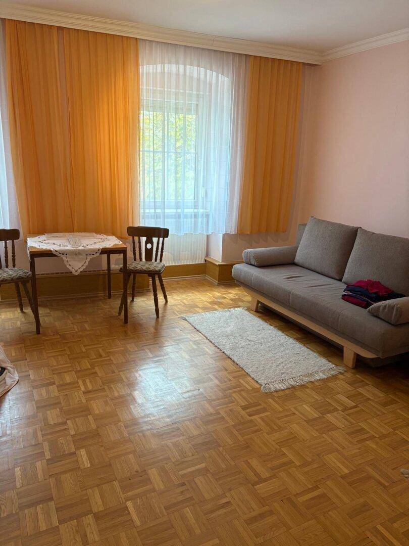 Größzügiges Zweifamilienhaus im Herzen von Breitenbrunn - Ansicht 3