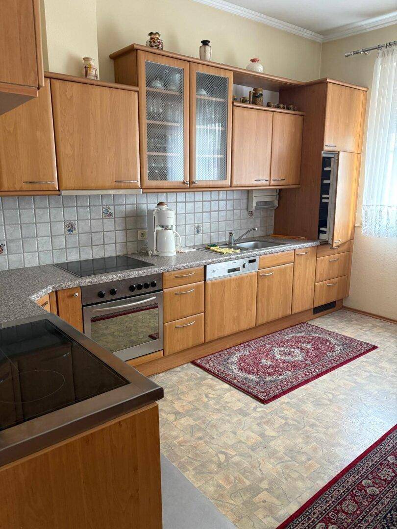 Größzügiges Zweifamilienhaus im Herzen von Breitenbrunn - Ansicht 2