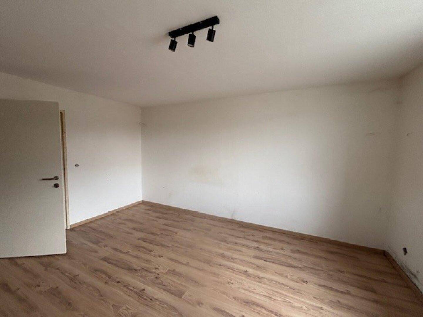 Siegendorf - Verwirklichen Sie Ihren Wohntraum – Haus mit Potenzial, Garten &amp; Nebengebäude - Ansicht 2