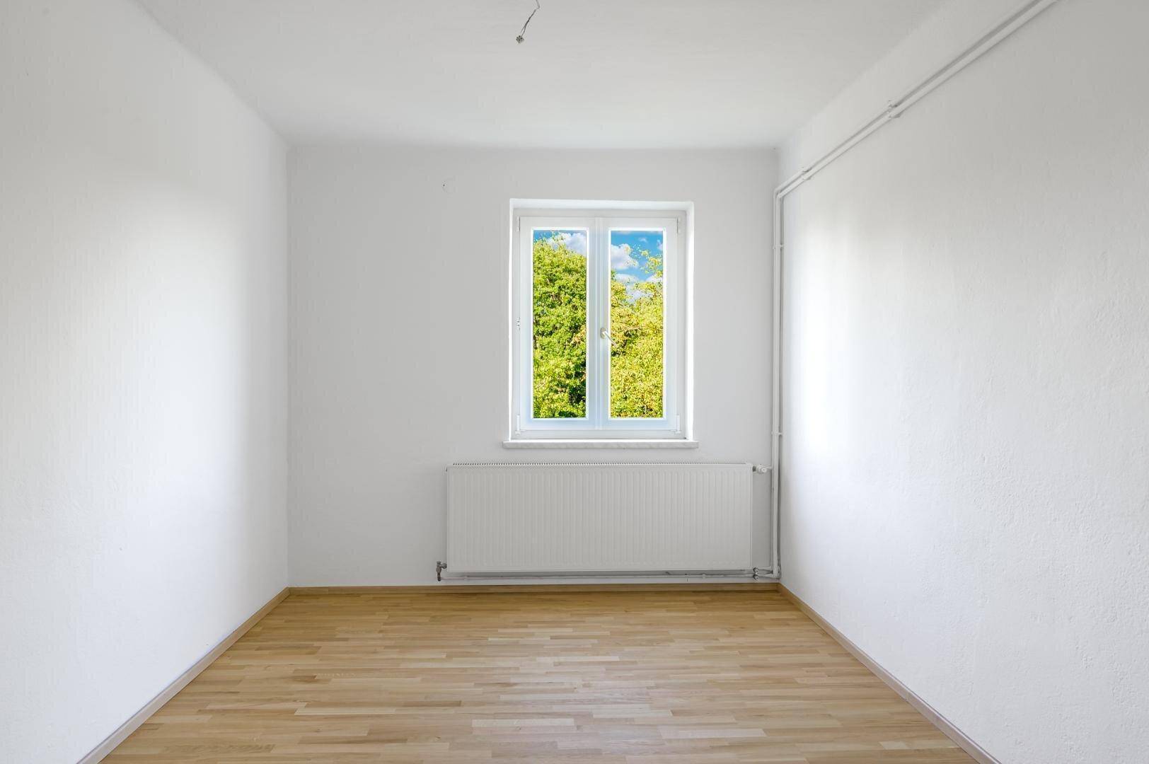 Zimmer 2 mit ca. 12,4 m²