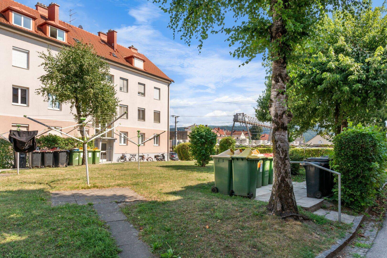 Müllplatz/Garten/Spielplatz