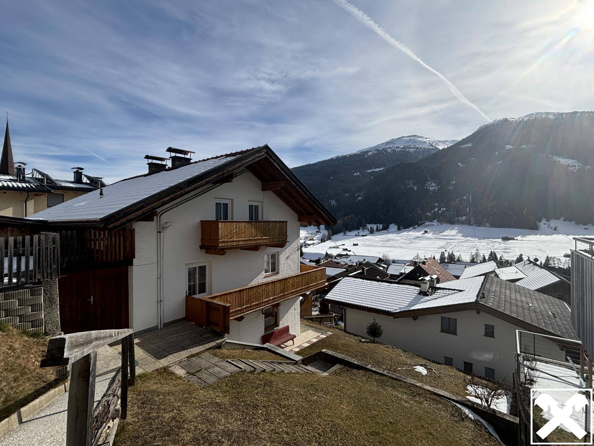 Haus mit Traumaussicht in Trins – viel Platz &amp; großes Potenzial für Ihr Traumzuhause! - Ansicht 2