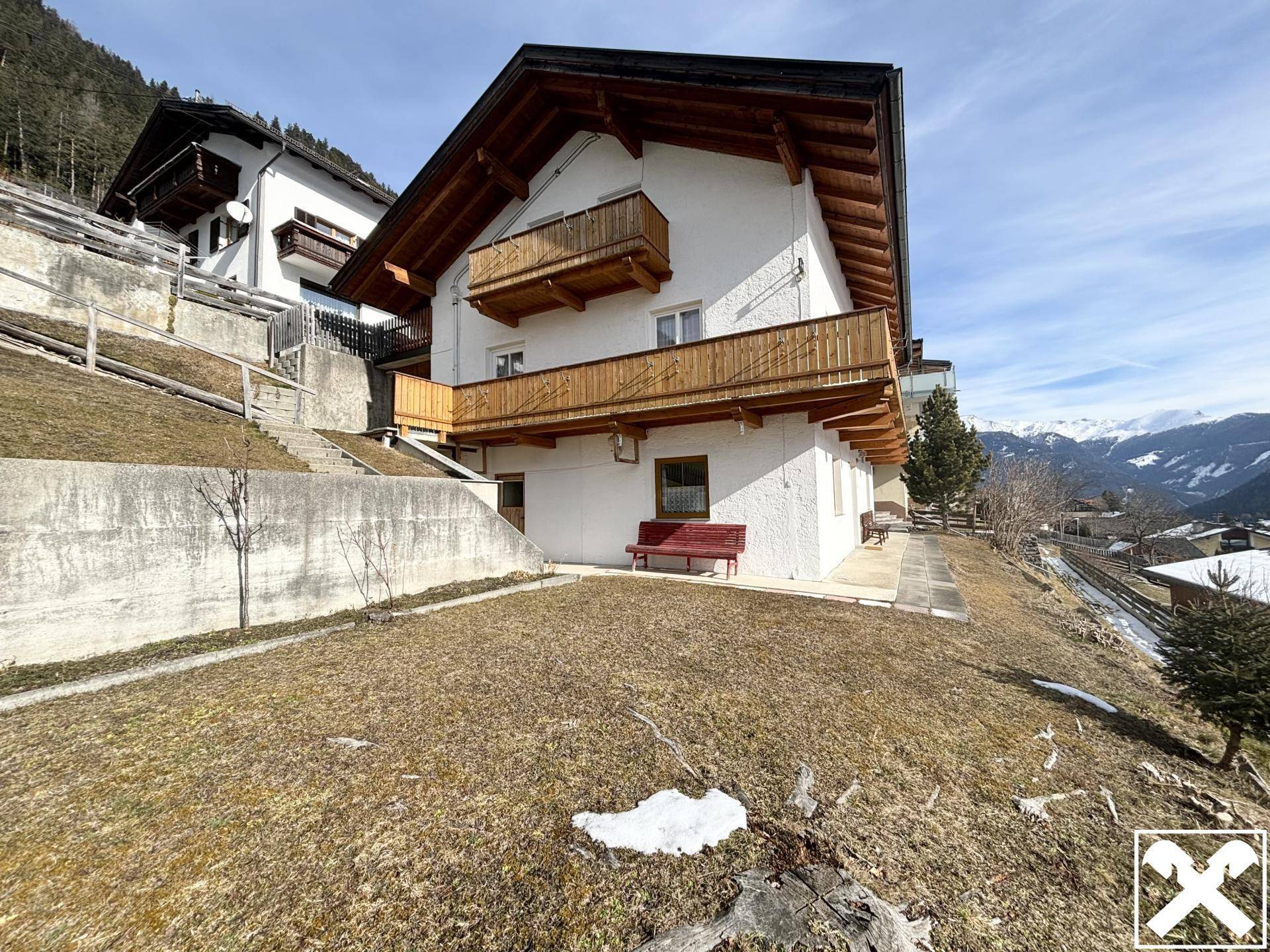 Haus mit Traumaussicht in Trins – viel Platz &amp; großes Potenzial für Ihr Traumzuhause! - Ansicht 3