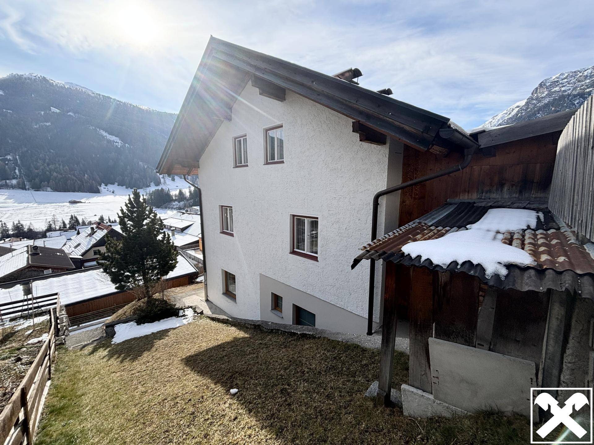 Haus mit Traumaussicht in Trins – viel Platz &amp; großes Potenzial für Ihr Traumzuhause! - Ansicht 6