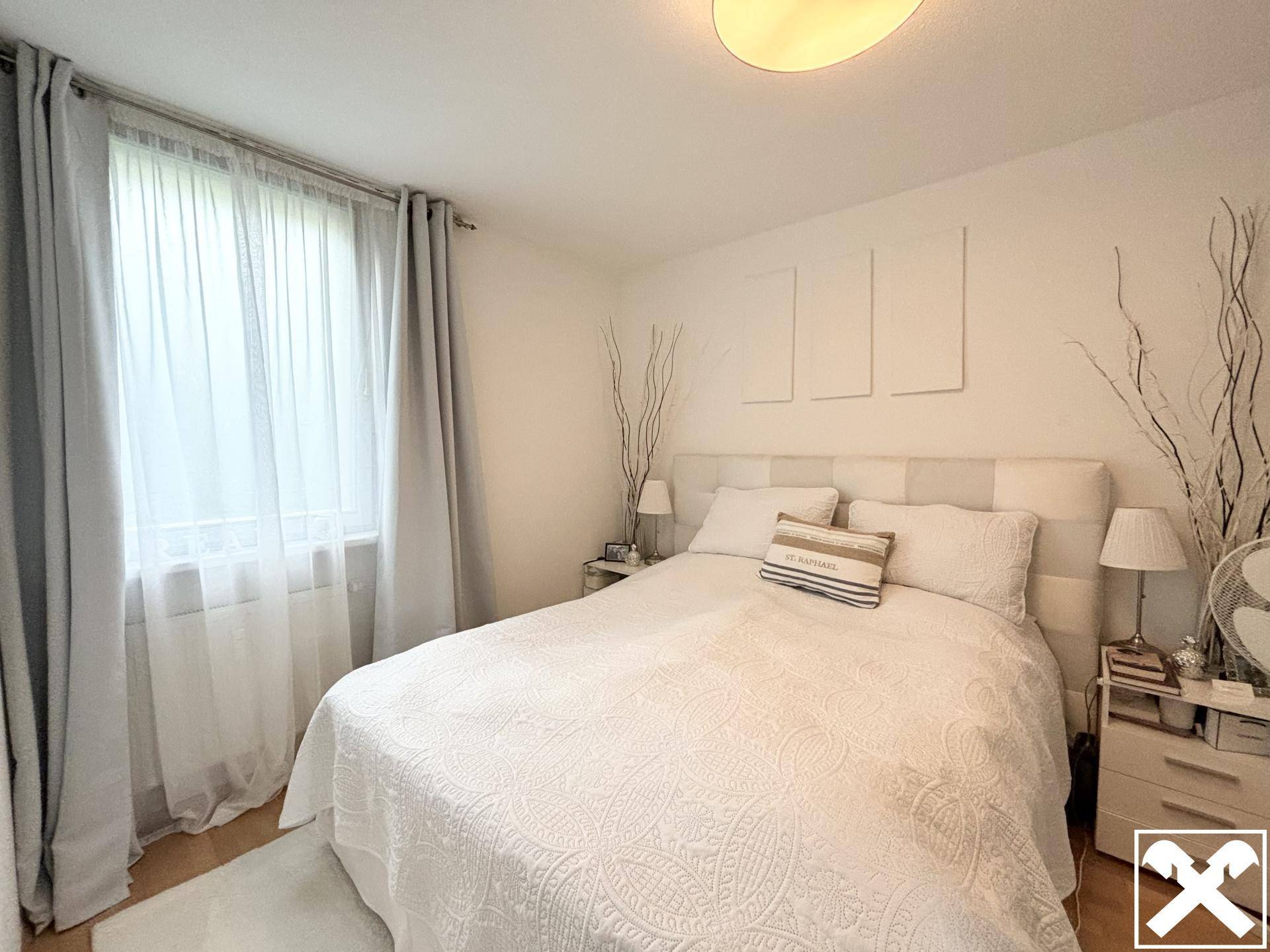 Schlafzimmer 1