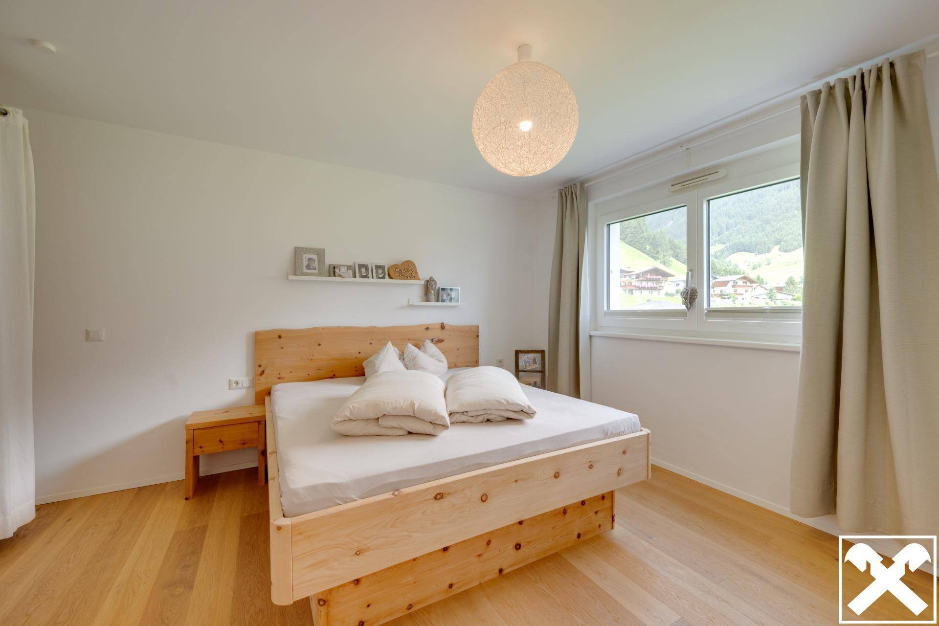 Schlafzimmer 1