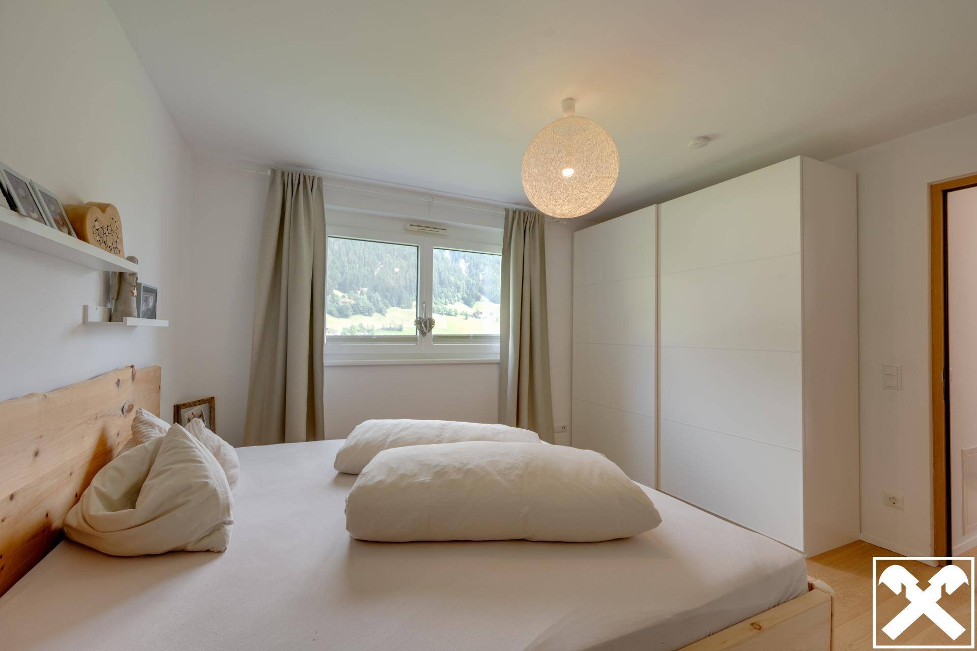 Schlafzimmer 1