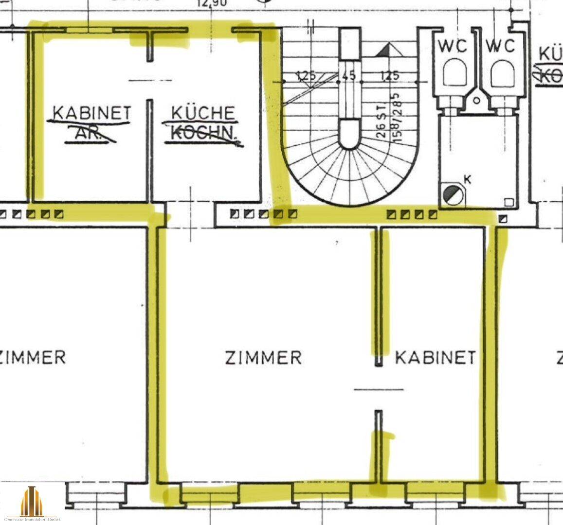 Grundrissplan mit mehreren Zimmern, Küche, WC und Treppenhaus.