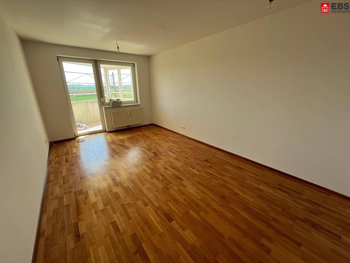 Wohnzimmer mit Balkonzugang