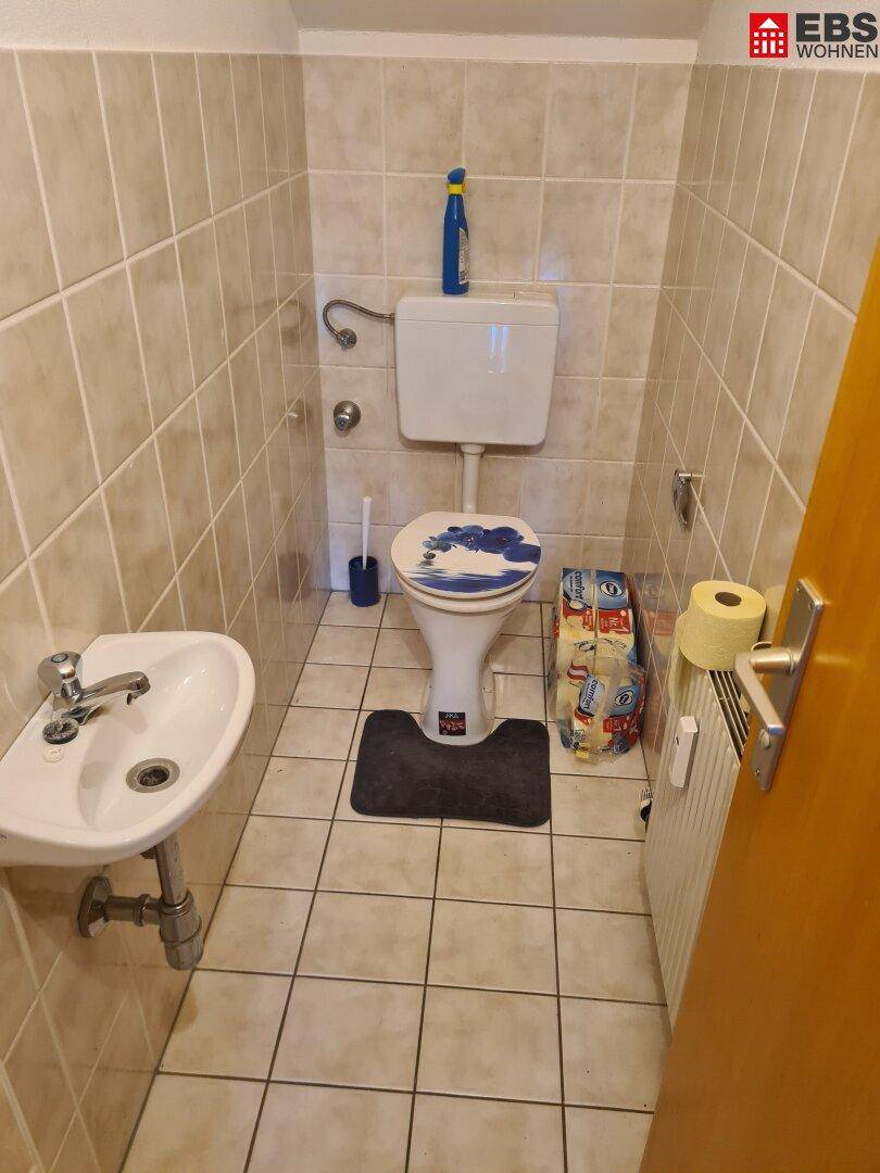 WC mit extra Waschbecken