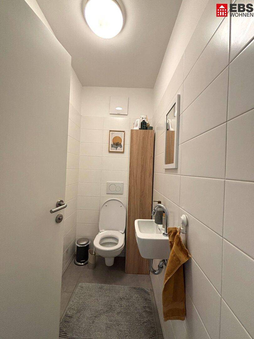 WC mit extra Waschbecken
