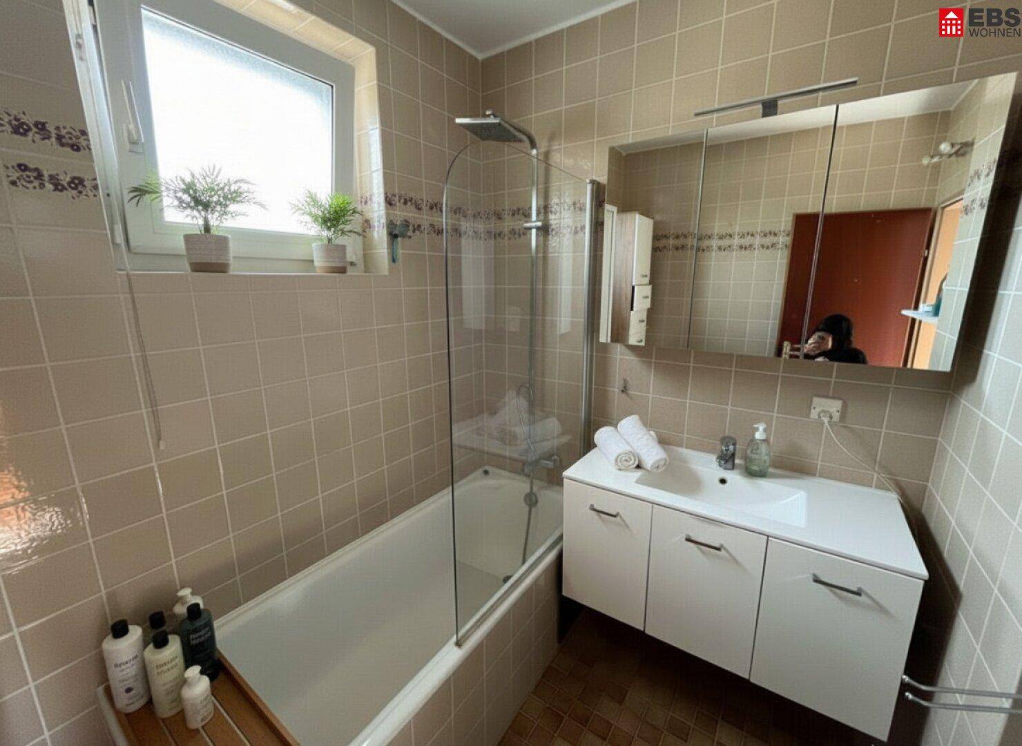 Möbelierungsbeispiel Badezimmer - KI generiert