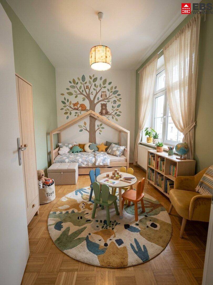 Freundliches Kinderzimmer mit Parkettboden, Baumwandtattoo und kindgerechten Möbeln.