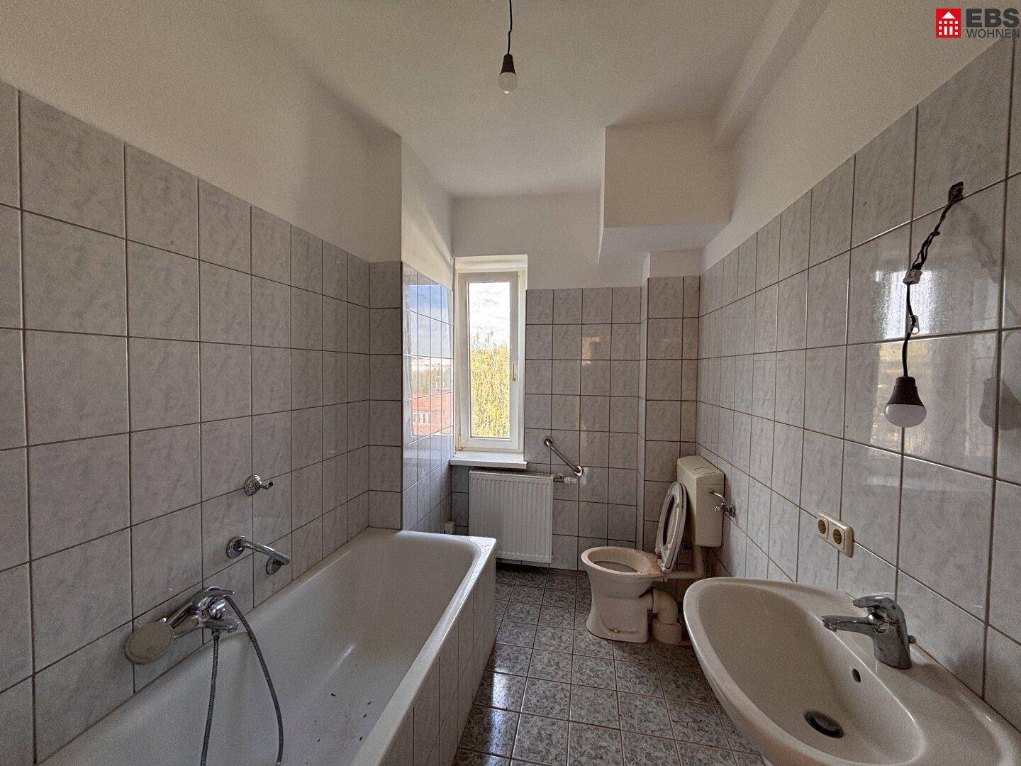 Badezimmer mit Badewanne