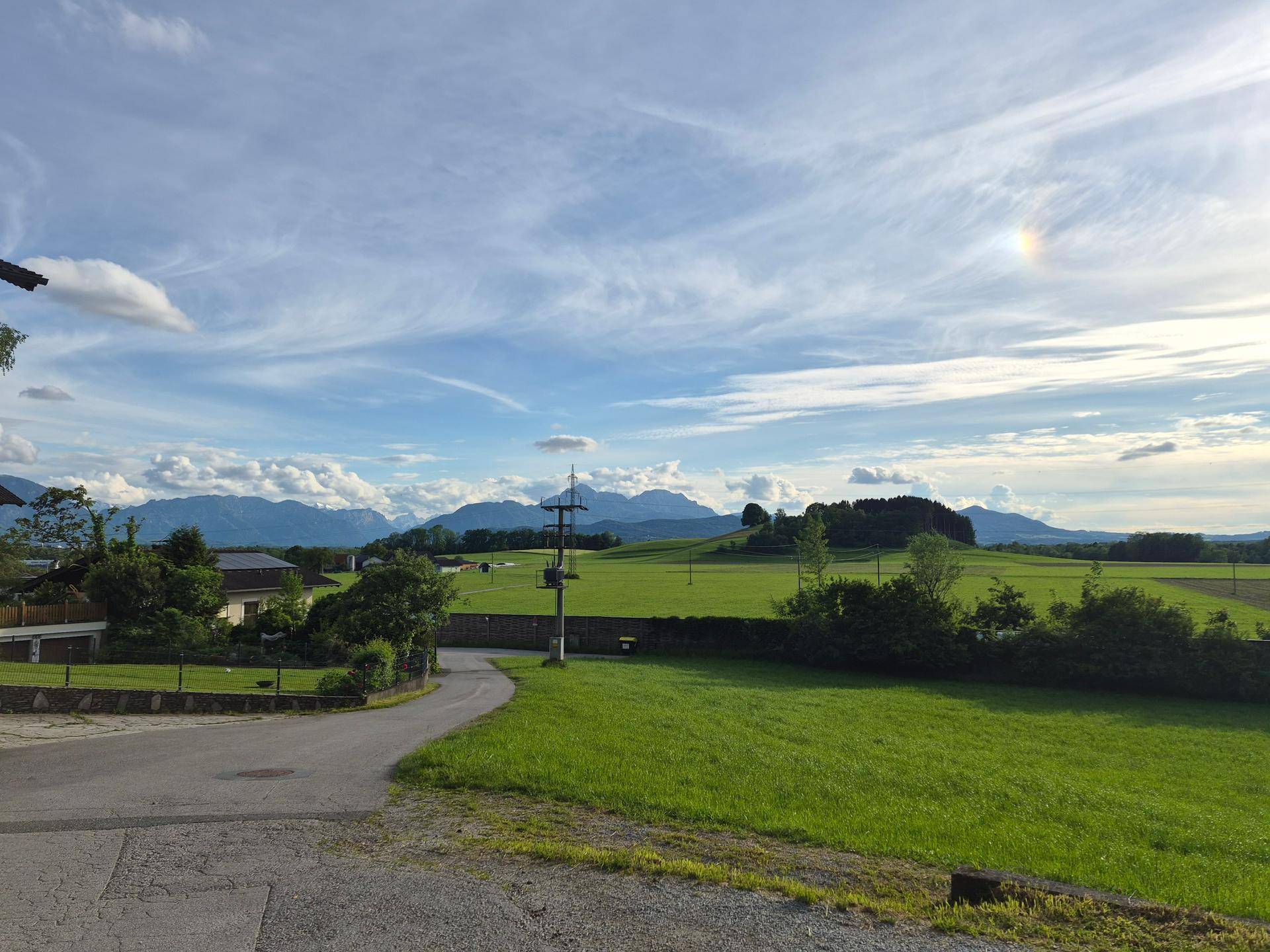 Schöne Aussicht! GROSSES WOHNHAUS (renov.-bedürf.) in BERGHEIM bei Salzburg - Ansicht 2