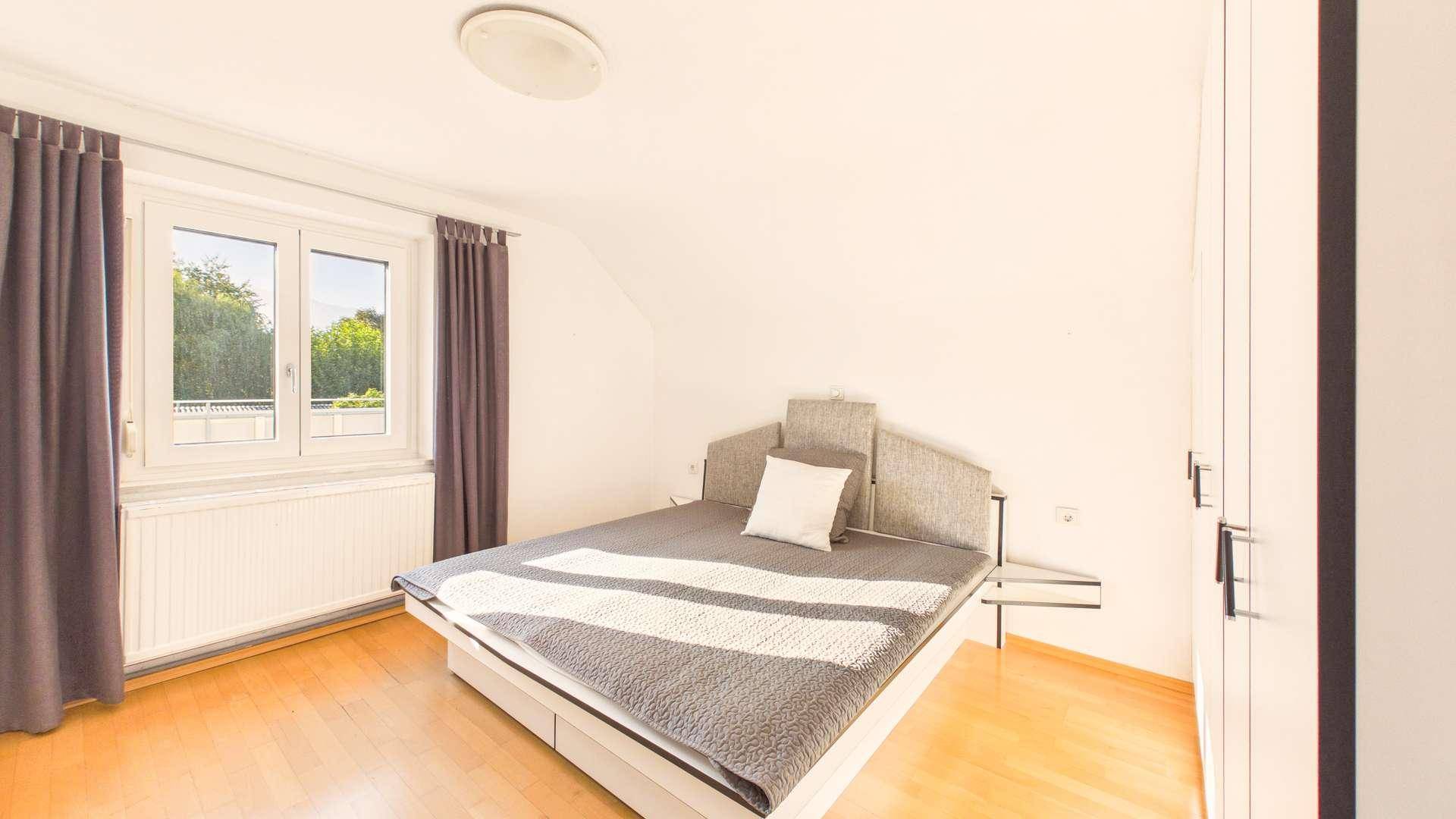 Schlafzimmer_2.Stock