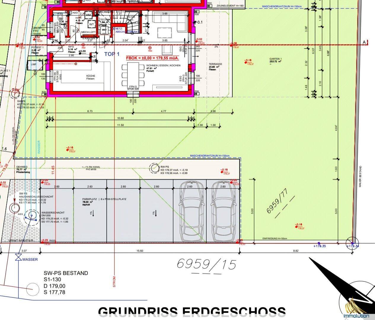Grundriss des Erdgeschosses mit offenem Wohnbereich, Terrasse und Parkplätzen.