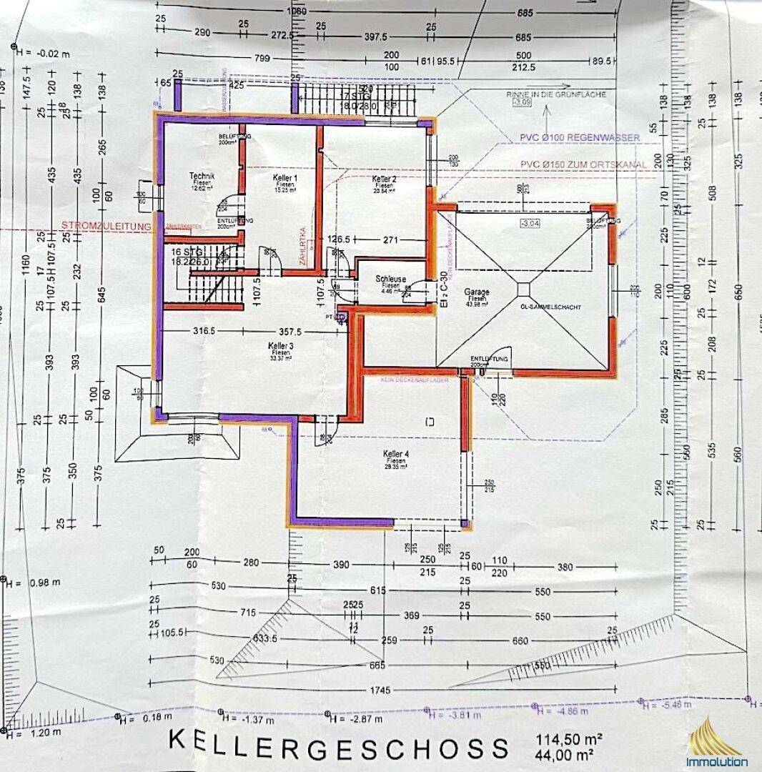 Grundriss des Kellergeschosses mit Garage, Technikraum und Abstellräumen.