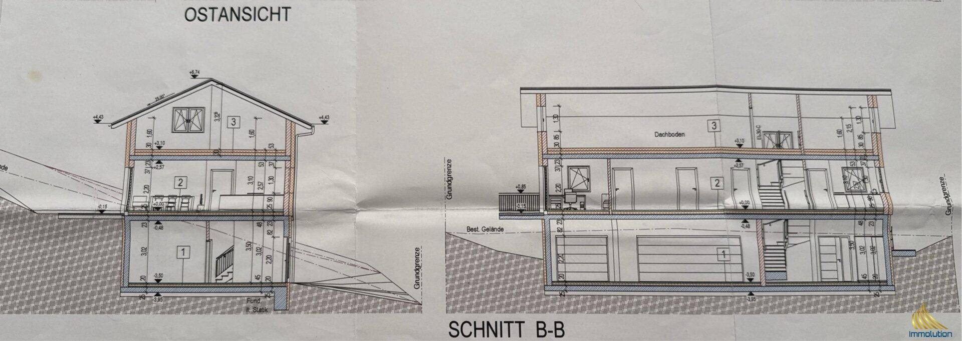 Schnittansicht des Gebäudes mit Keller-, Erd- und Dachgeschoss.